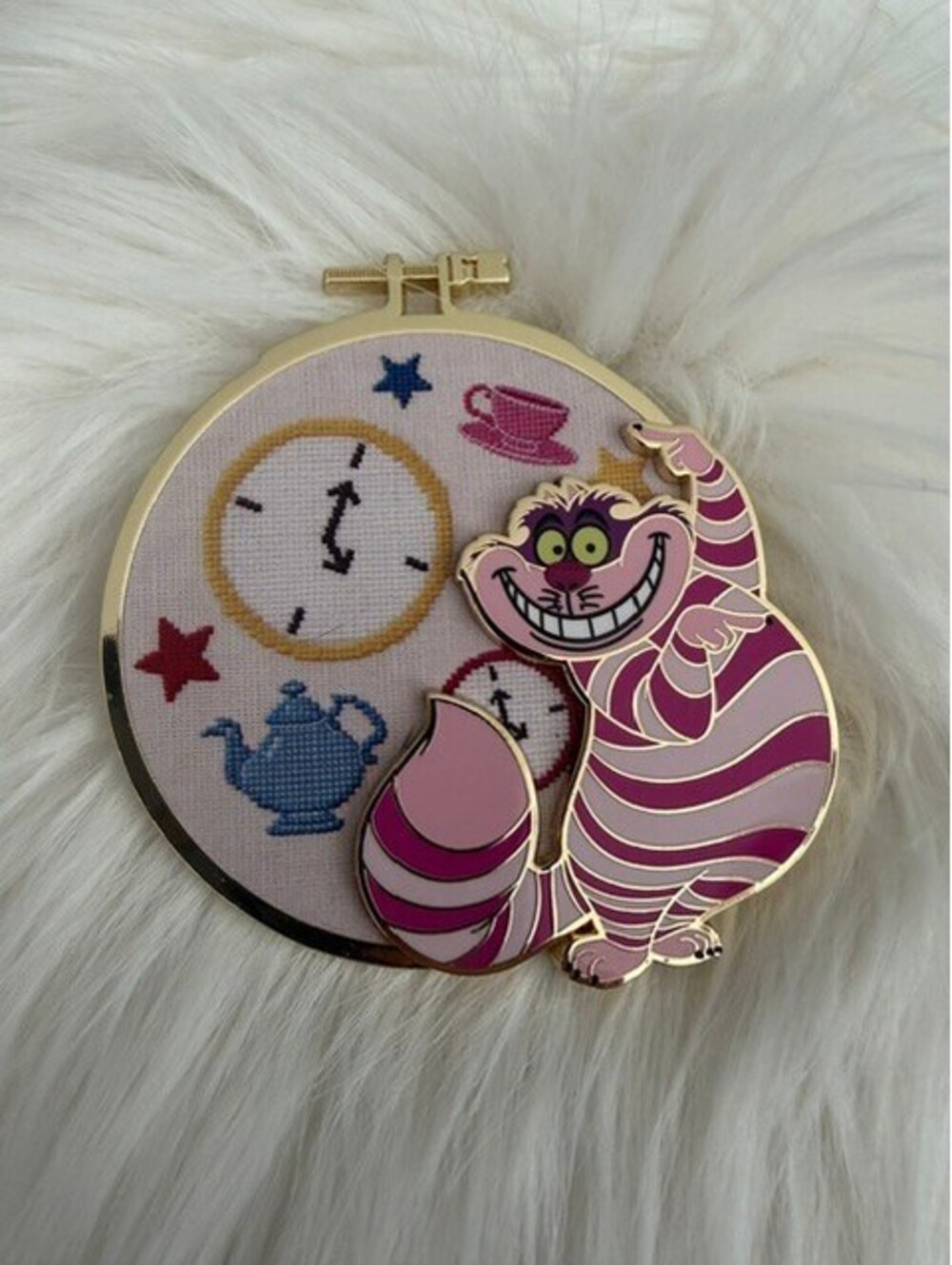CHESHIRE CAT CROSS STITCH SIDEKICKS PIN LE 500